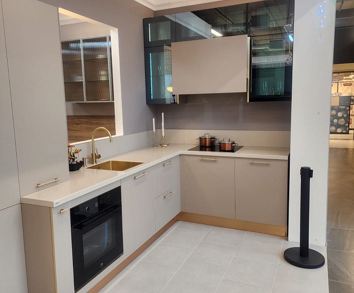 г. Санкт-Петербург, пр-т Будённого, д. 27, кор. 1, стр.1