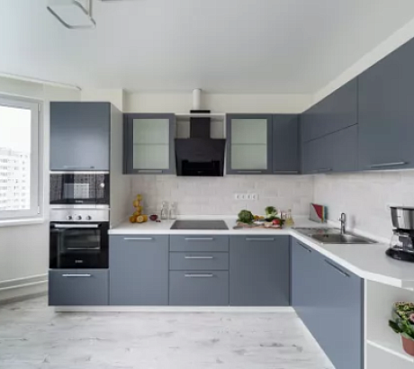 Серая кухня: идеи дизайна, фото в интерьере в Южно-Сахалинске