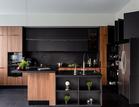 Оформление интерьера темной кухни