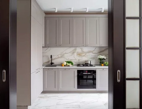 Коричневая кухня в Новосибирске