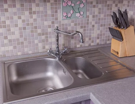 Фиолетовая кухня в Твери