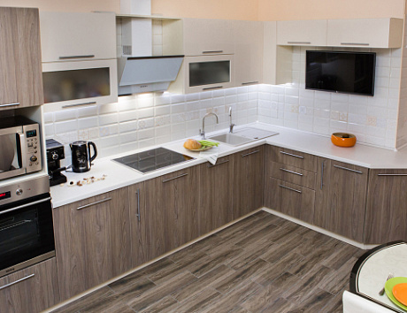 Коричневая кухня в Новосибирске