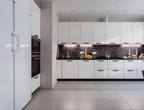 Светлая кухня в Санкт-Петербурге