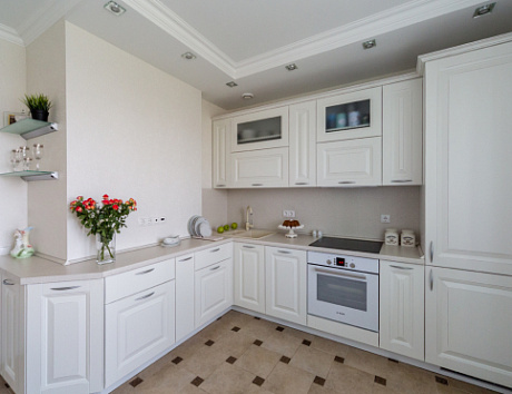 Белая кухня в Санкт-Петербурге