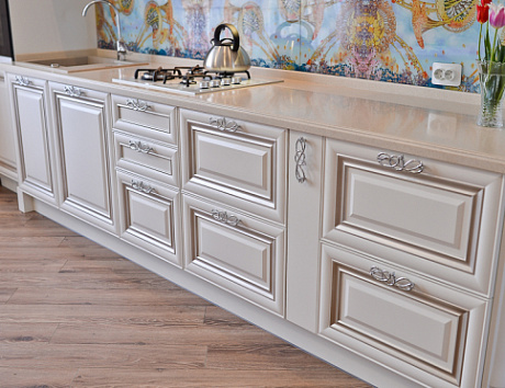 Светлая кухня в Сочи