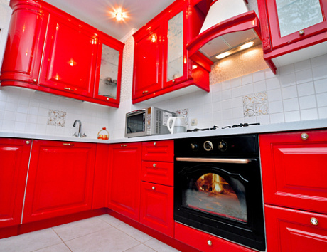 Кухня в темных тонах