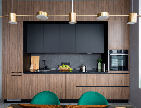 Коричневая кухня в Мурманске